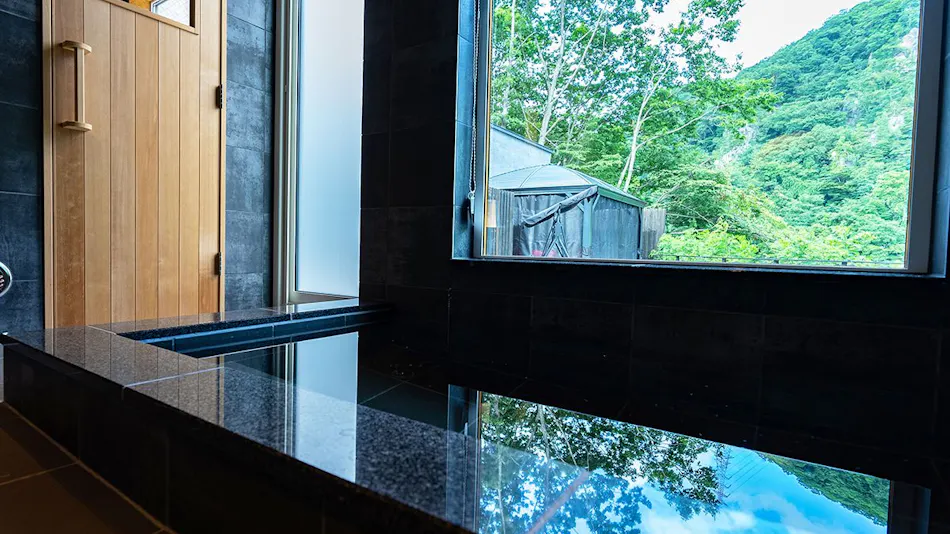 Yuyado Kuttari Onsen Lake Inn