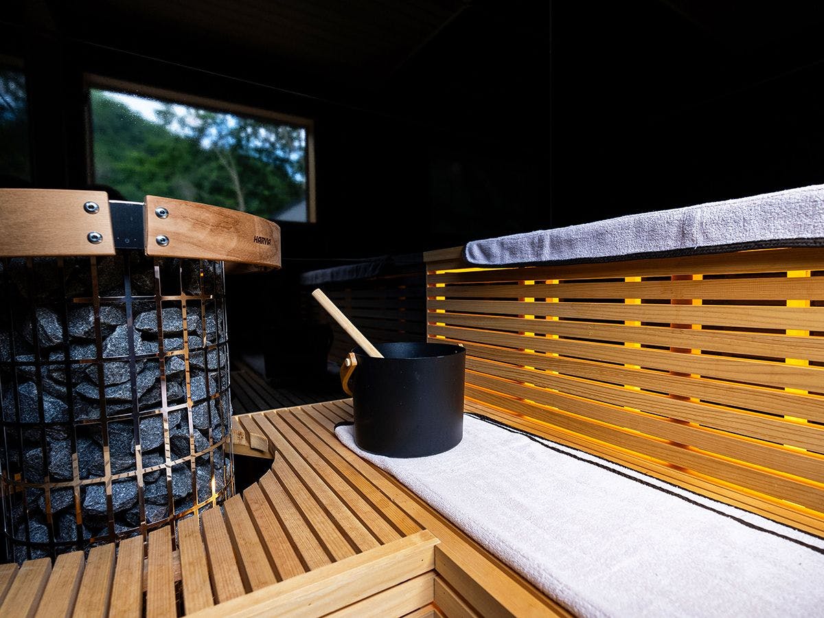 Yuyado Kuttari Onsen Lake Inn