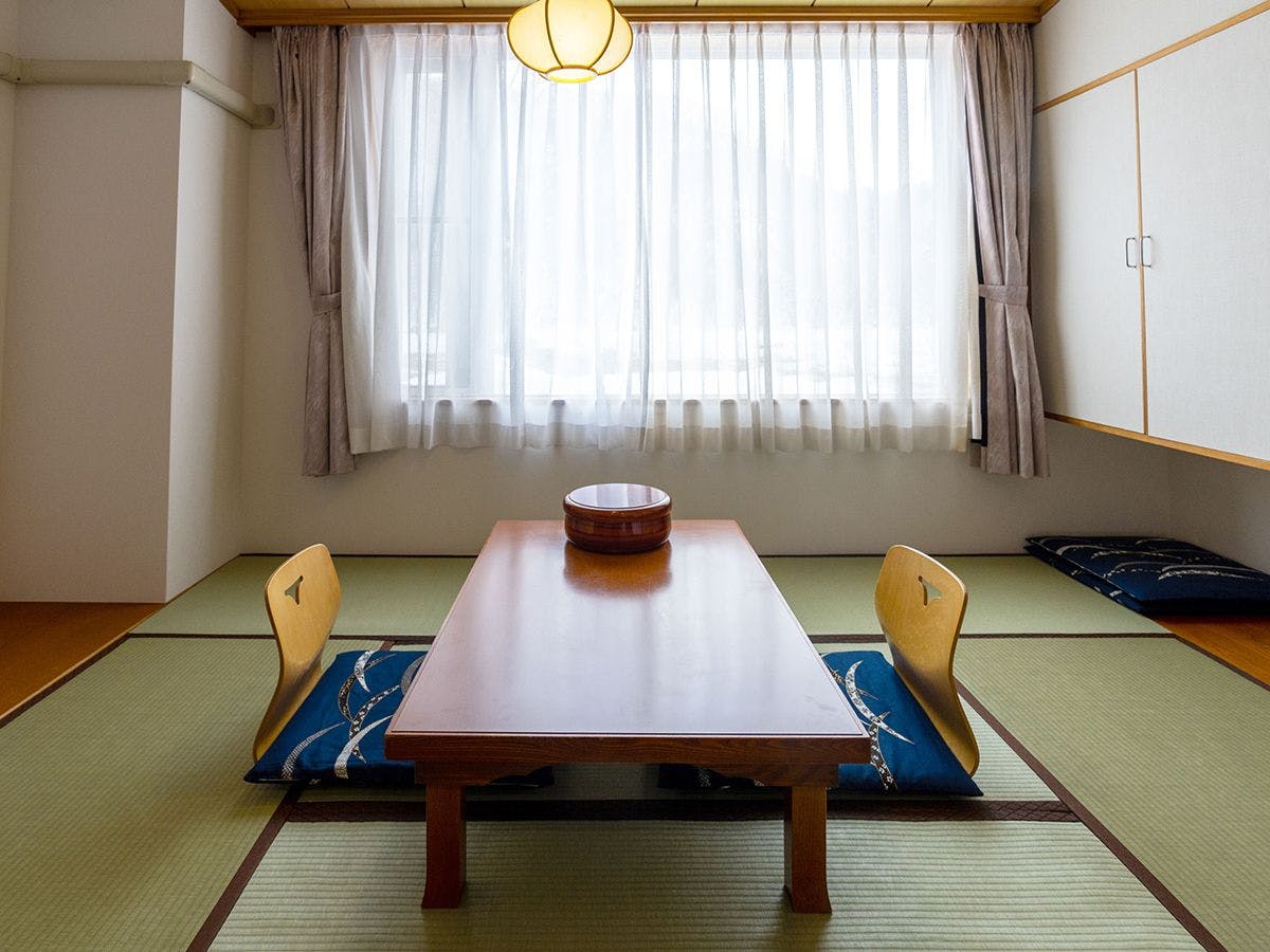Yuyado Kuttari Onsen Lake Inn