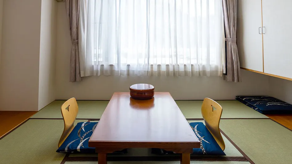 Yuyado Kuttari Onsen Lake Inn