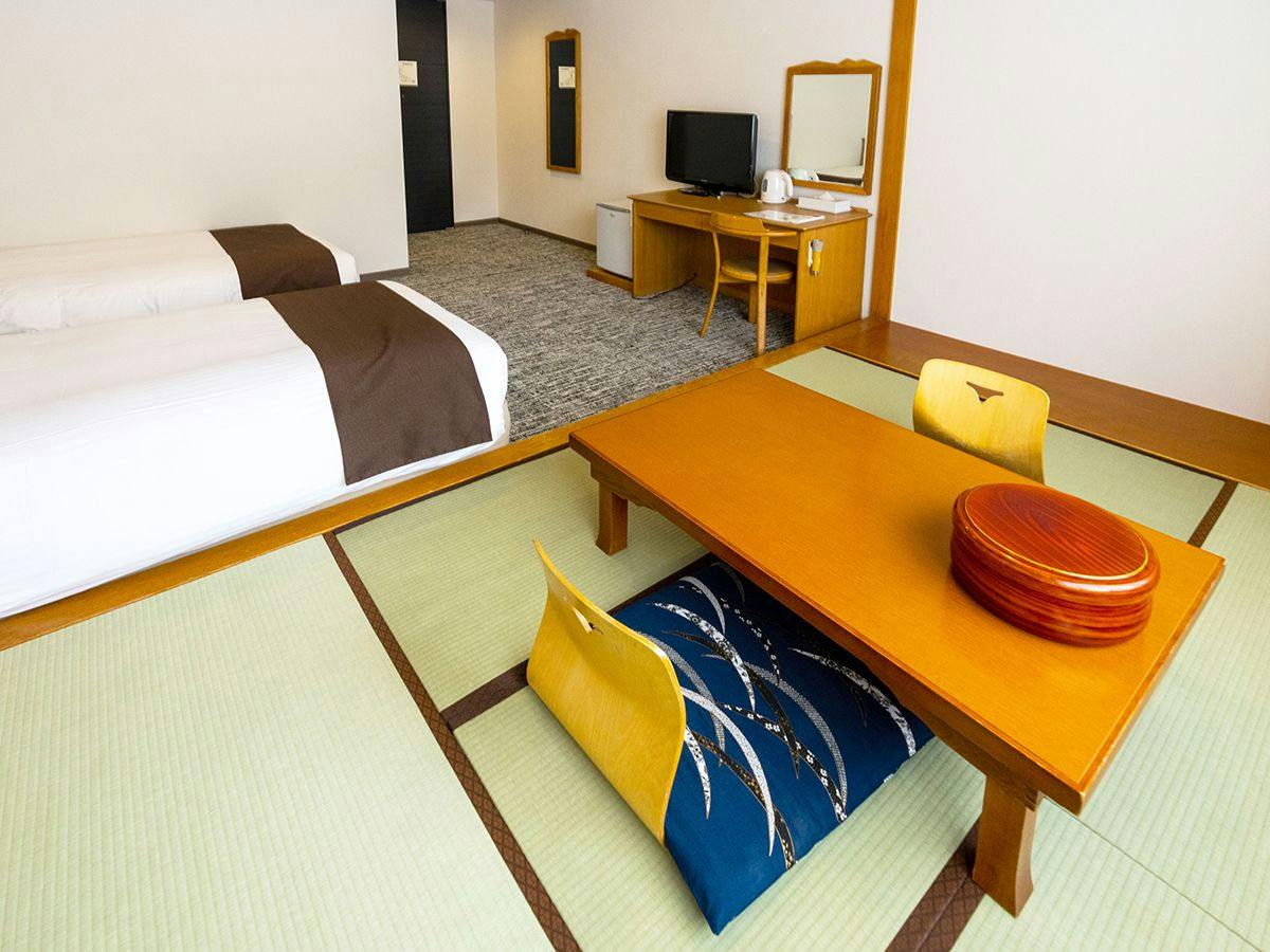 Yuyado Kuttari Onsen Lake Inn