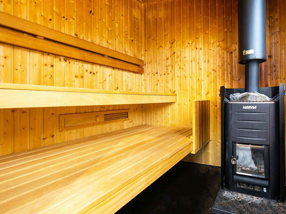 Yuyado Kuttari Onsen Lake Inn