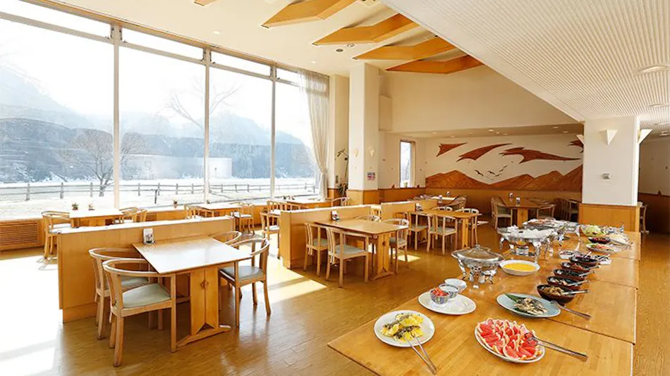 Yuyado Kuttari Onsen Lake Inn