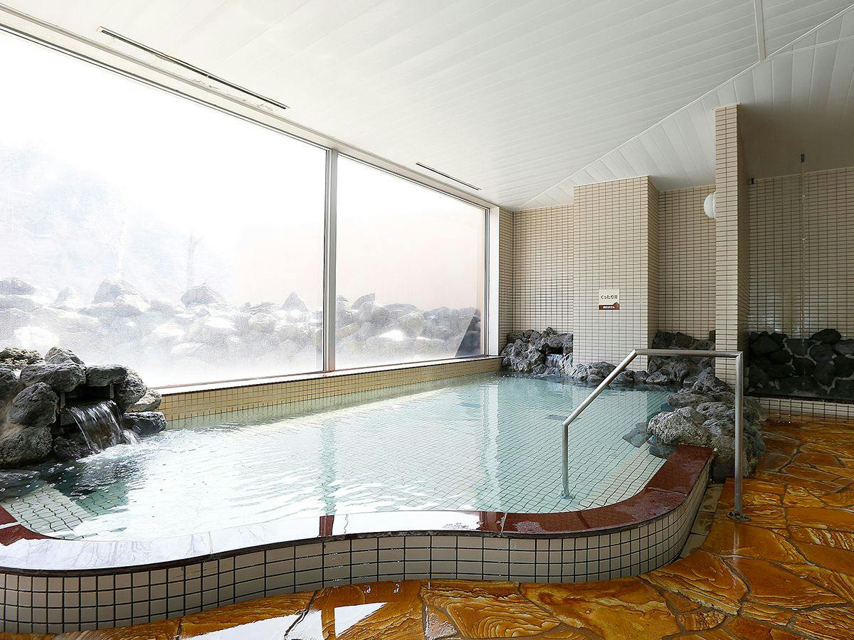 Yuyado Kuttari Onsen Lake Inn