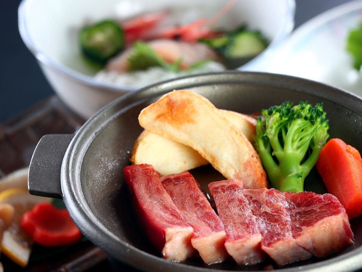 มาตรฐาน◆เมนูหลัก: เนื้อวัวย่างบนแผ่นหินร้อน