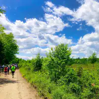 สัมผัสสายลมและวิ่งผ่านภูเขา!