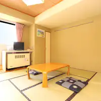 ห้องพักแบบญี่ปุ่นพร้อมอ่างอาบน้ำและห้องน้ำในตัว