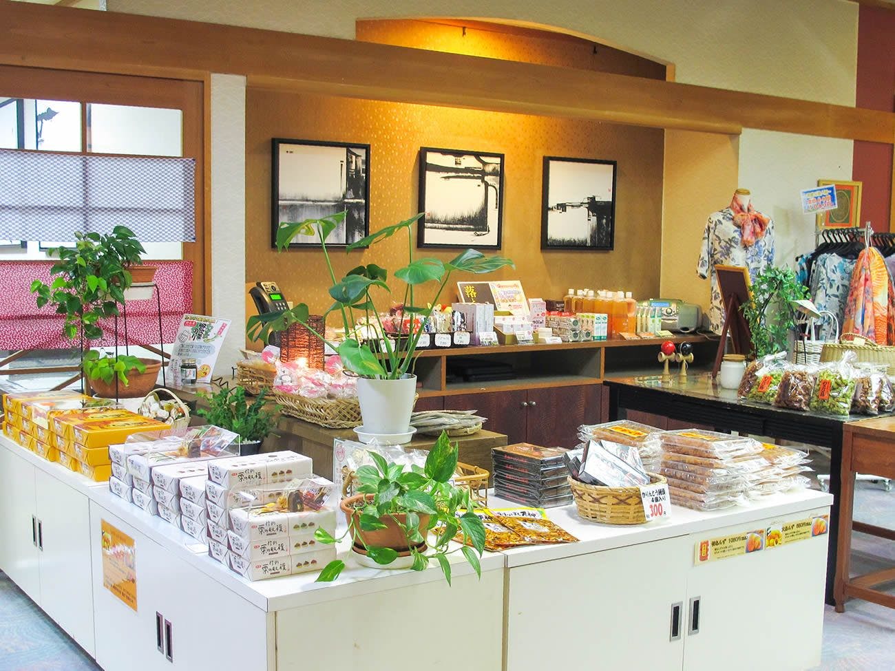 ร้านขายของที่ระลึกและของฝาก