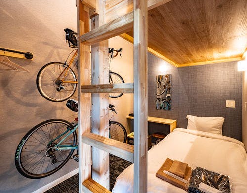 個室ツイン　垂直梯子となっております。