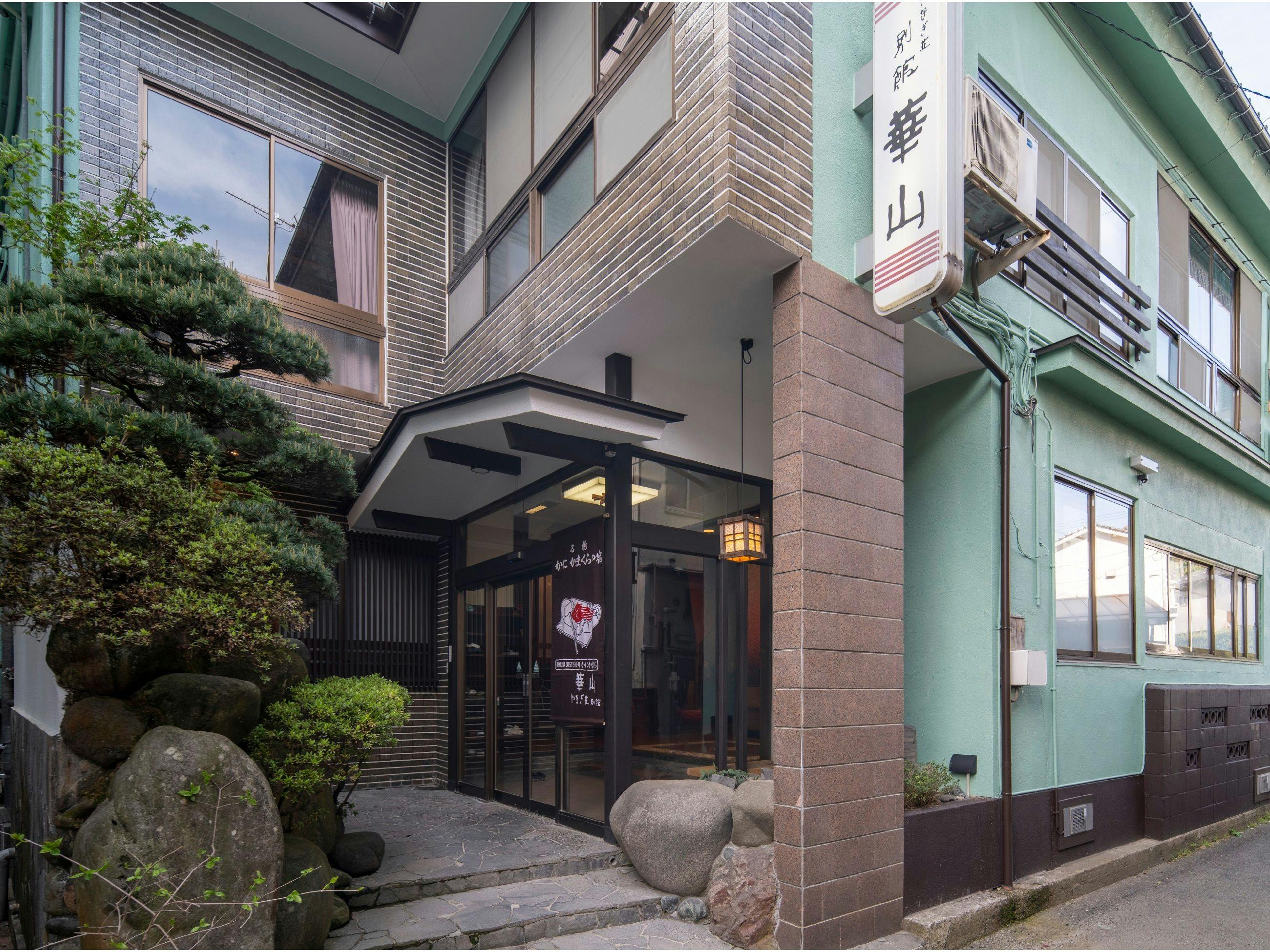 ภายนอกอาคารเสริมฮัวซาน (กลางวัน)