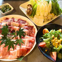 ชาบูชาบูเนื้อวากิวญี่ปุ่นและหมูญี่ปุ่น