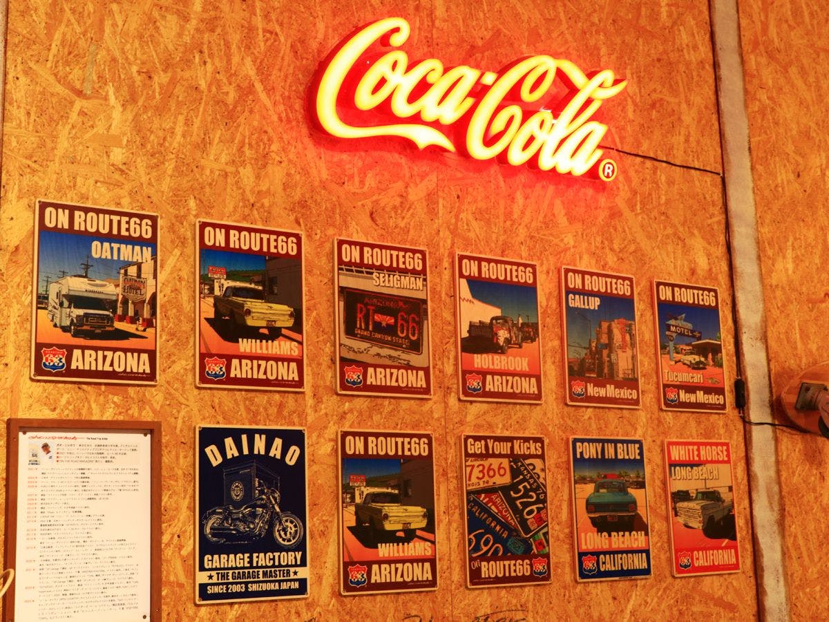 โรงรถ◆Route66 และ Coca-Cola