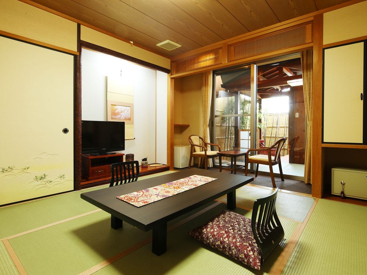 【露天・足湯附8疊客房】紫苑客房