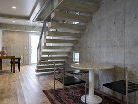 �y������:���]�E�����E���o�_�zBoarding house ��