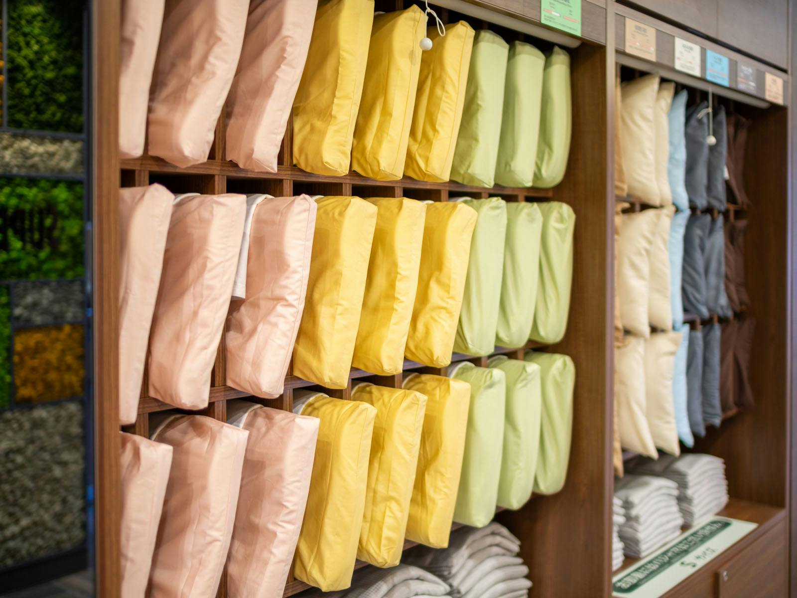 我们提供8种可选择的枕头（先到先得）。