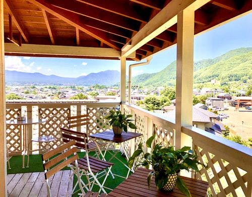 大人数用棟　リビングダイニング