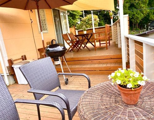 コンパクトコテージ　ウッドデッキ