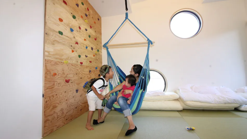 Secret Base Accommodation L-BASE