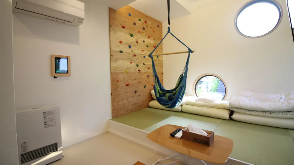 Secret Base Accommodation L-BASE