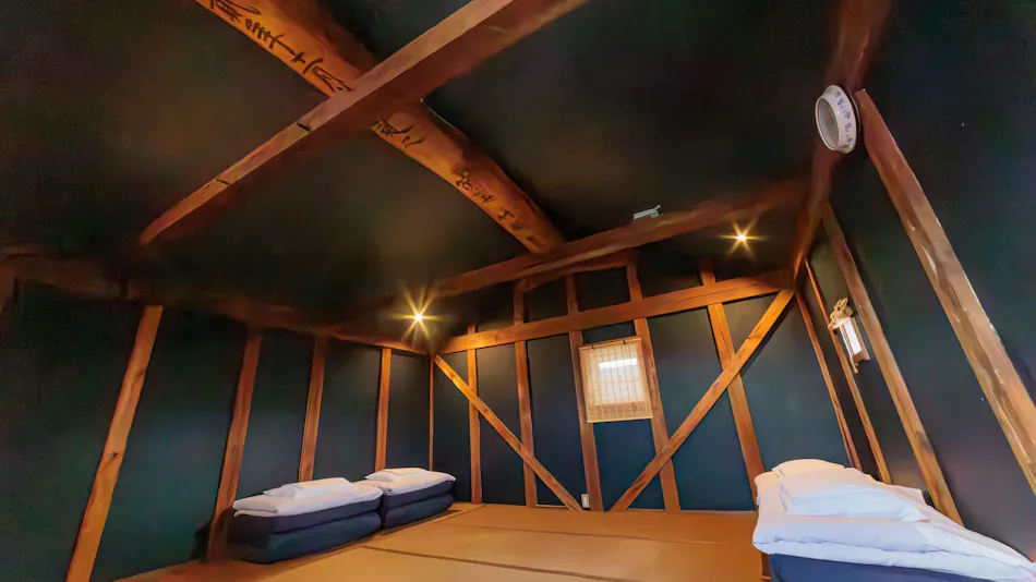 Secret Base Accommodation L-BASE