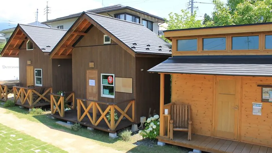 Secret Base Accommodation L-BASE