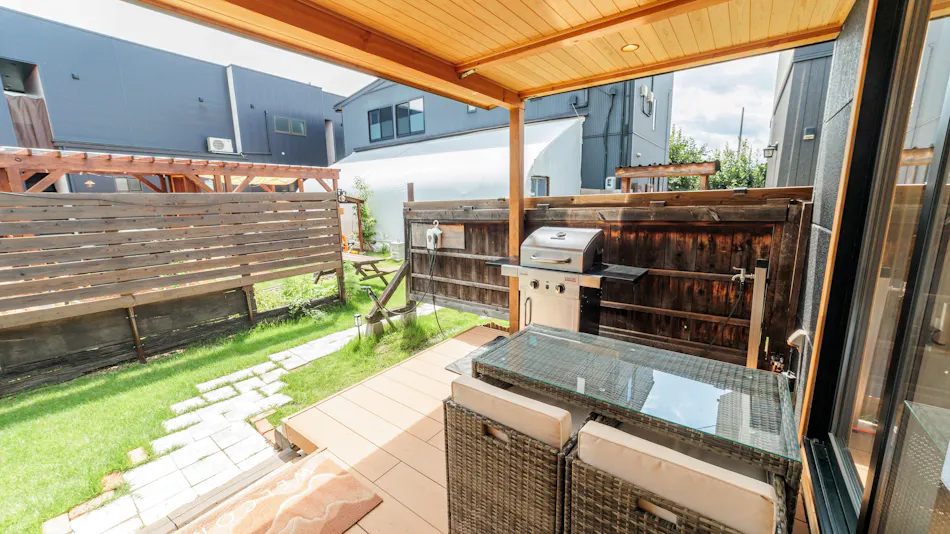 Secret Base Accommodation L-BASE