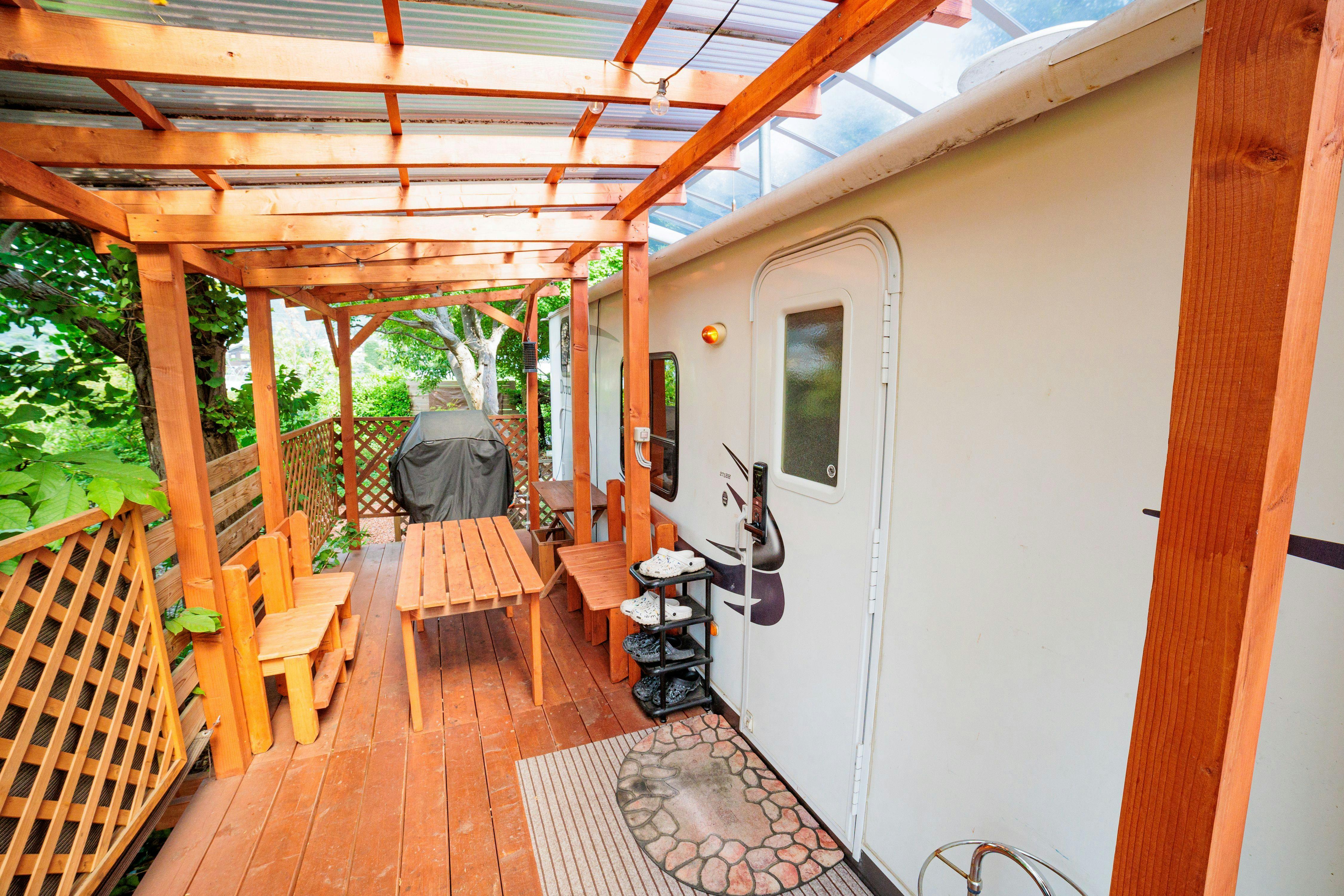 Secret Base Accommodation L-BASE