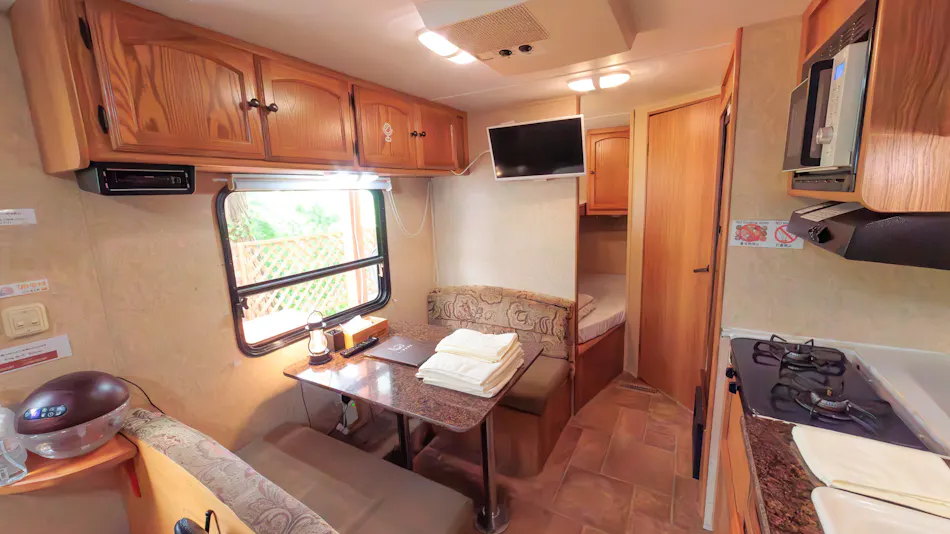 Secret Base Accommodation L-BASE