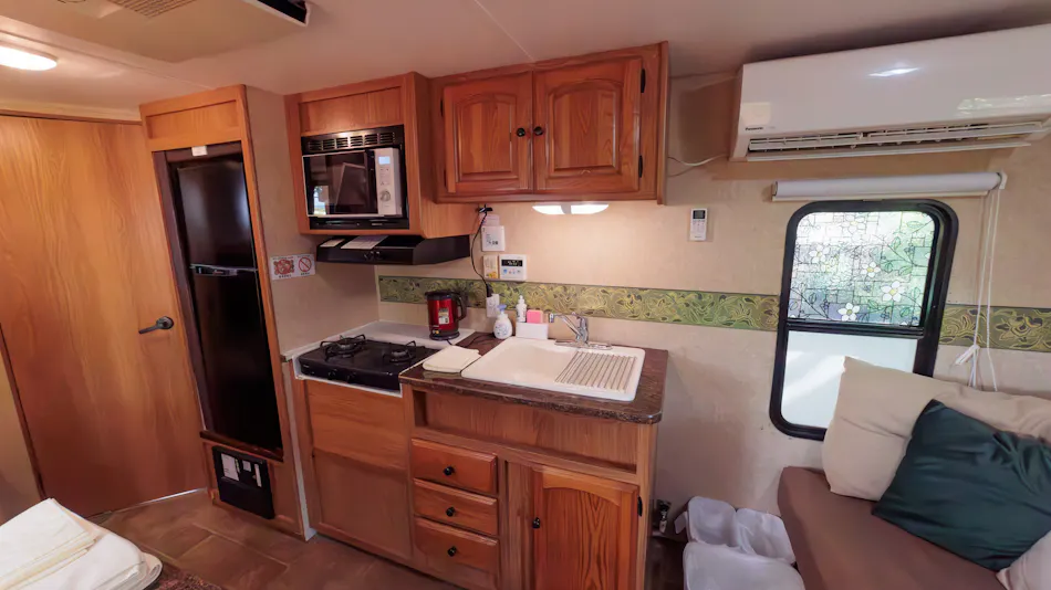 Secret Base Accommodation L-BASE
