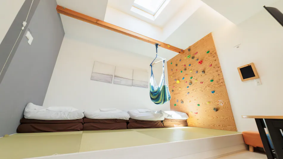 Secret Base Accommodation L-BASE