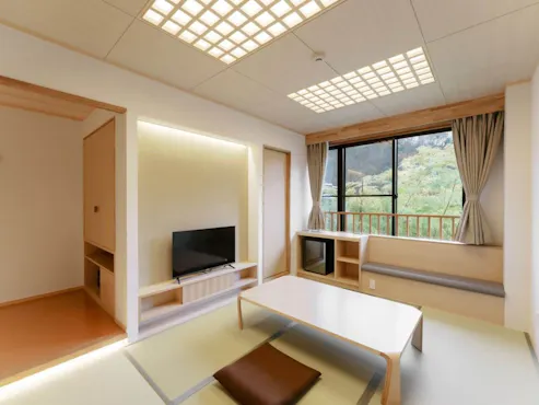 Makan malam disajikan di Kamar. Dapat akomodasi hingga 3 orang.