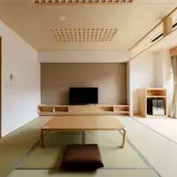 Kamar khusus dengan pemandian terbuka dari granit.