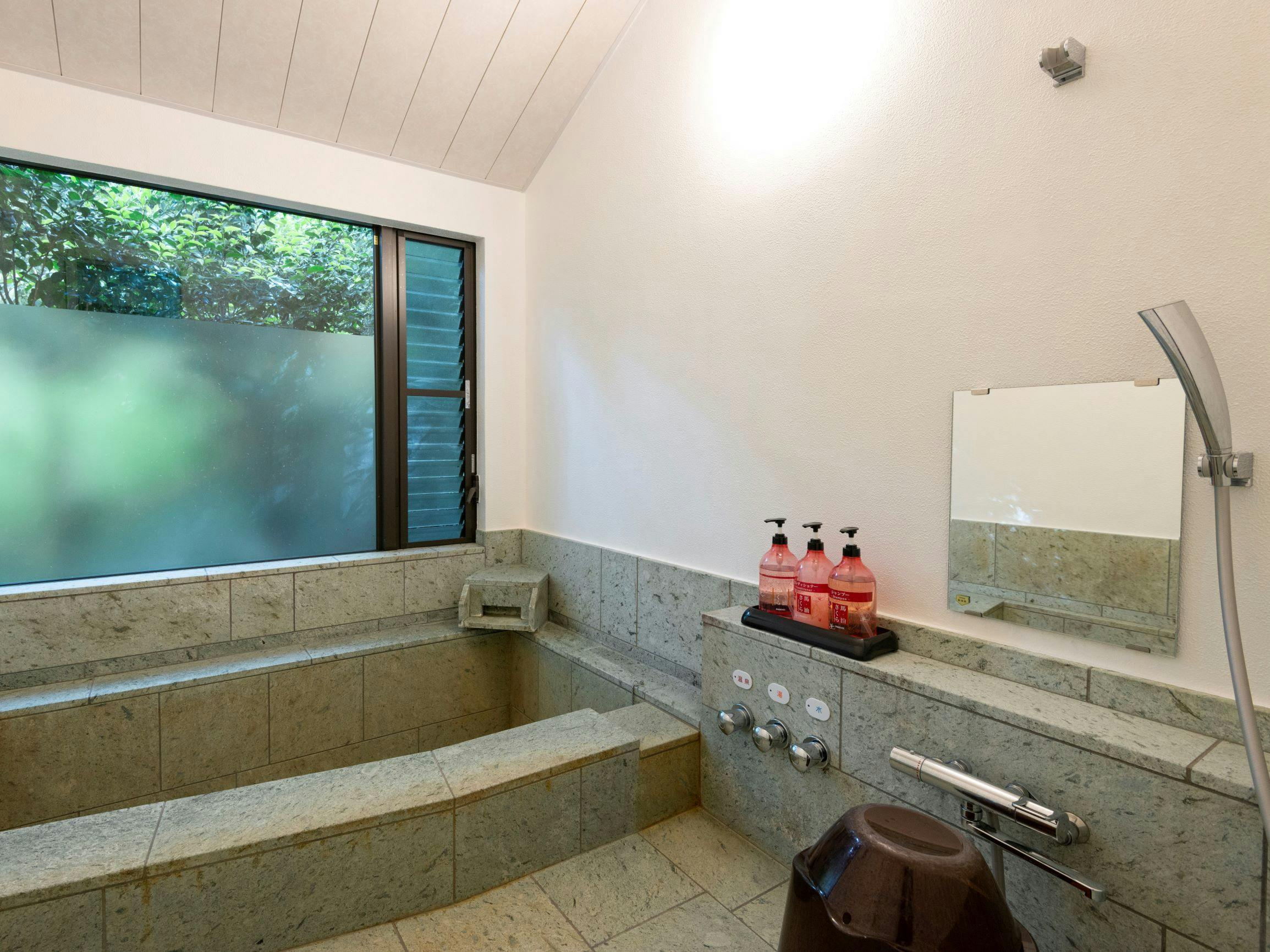 ประเภทห้องอาบน้ำครอบครัวหินอิซุ พร้อมครัว IH