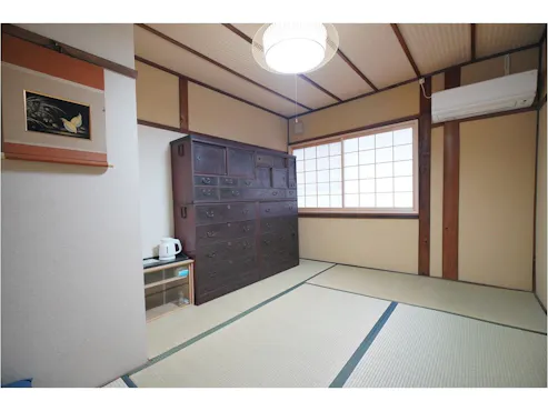 Tingkat dua, Bilik gaya Jepun untuk tiga orang