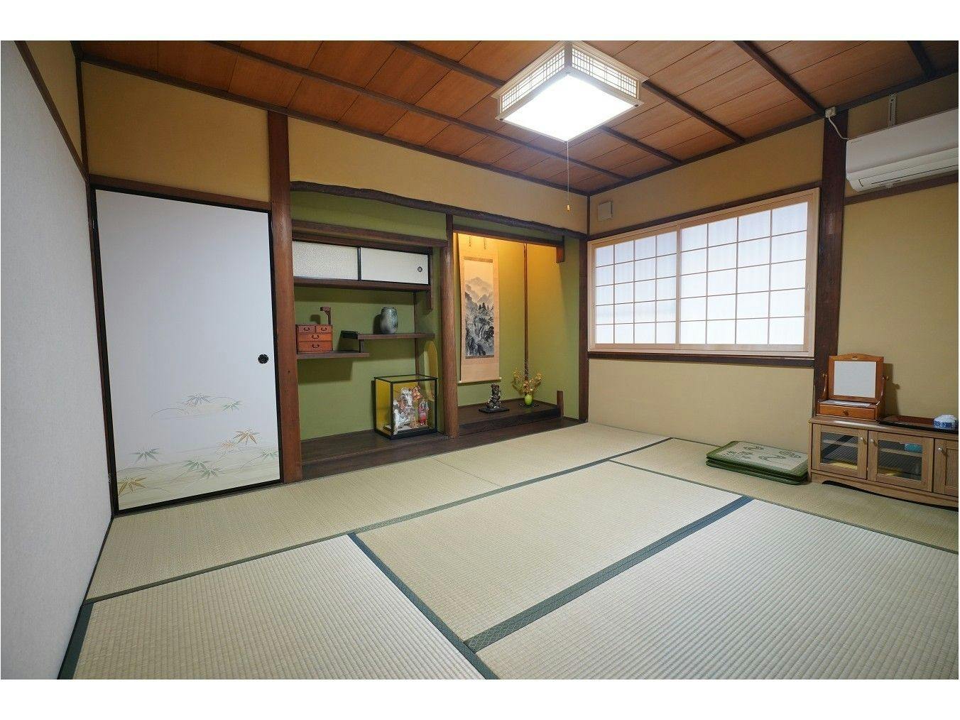 Tingkat dua, Bilik gaya Jepun untuk tiga orang