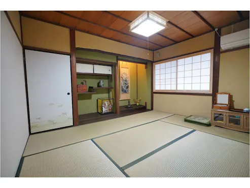 Tingkat dua, Bilik gaya Jepun untuk tiga orang