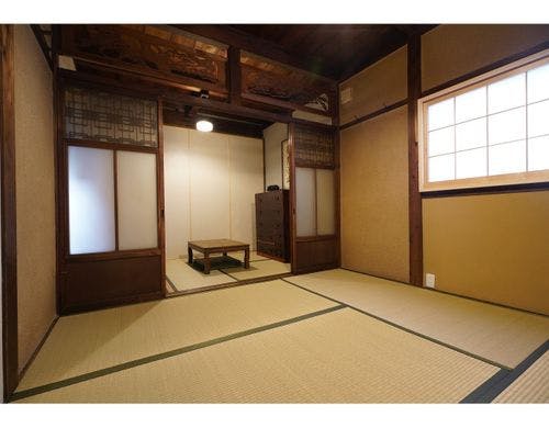 一階、和室三人部屋