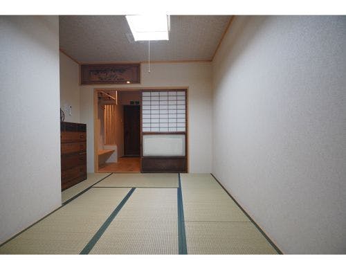 一階、和室三人部屋