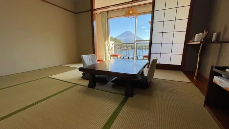 精進レークホテル