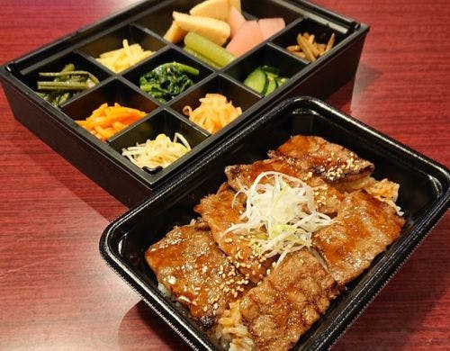 ■夕食:山形牛サーロインの焼肉重(一例)