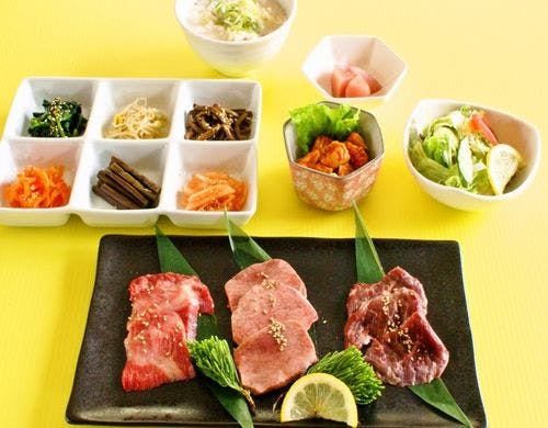 ■夕食:カルビ・タン・ハラミコース(一例)