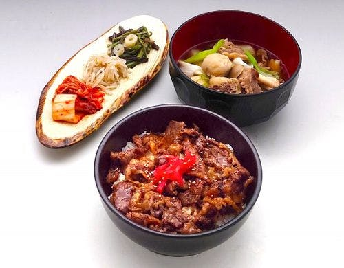 ■夕食:いも煮とやき肉丼(一例)