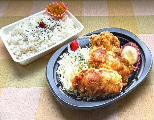 ■夕食:げんこつから揚げ弁当(一例)