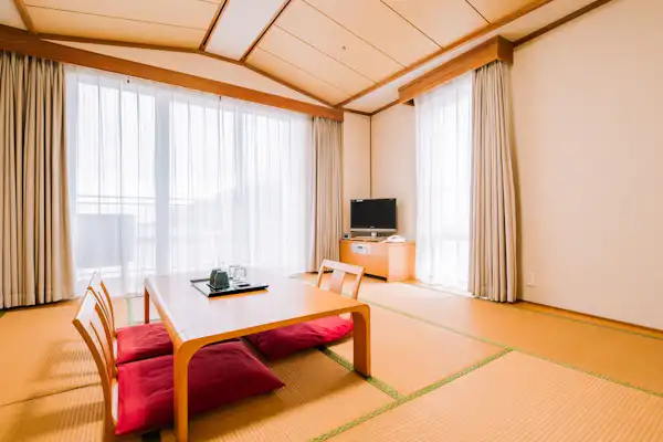 【ห้องพักปลอดบุหรี่ทั้งหมด◆ห้องสไตล์ญี่ปุ่น 10 เสื่อ】ฟูกสำหรับ 2~5 ท่าน.