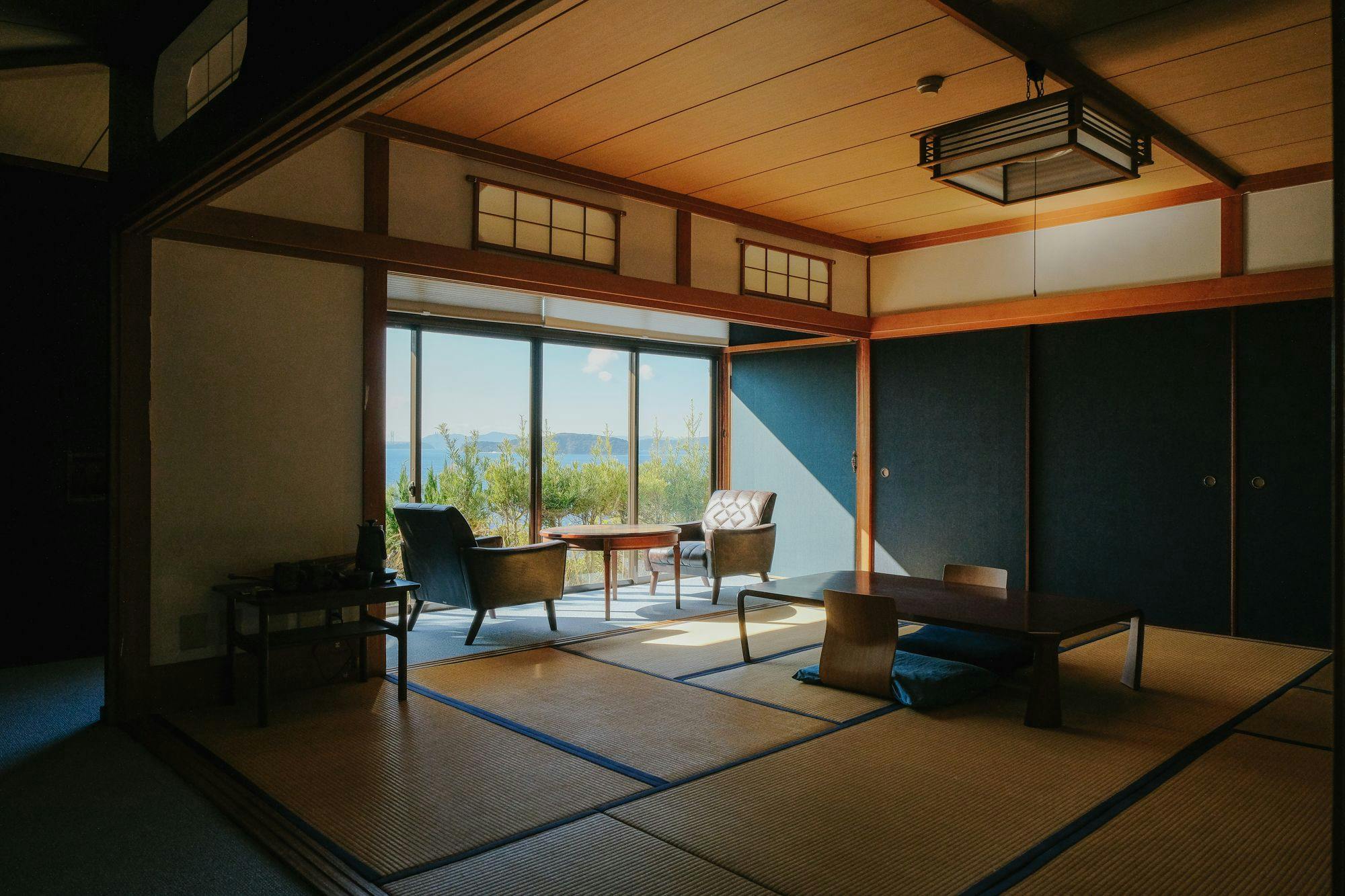 Kamar bergaya Jepang dengan denim "Akane" yang menghadap ke Laut Seto.