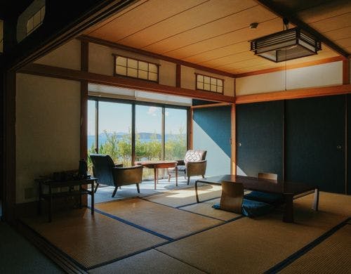 山々の緑も感じることができます。