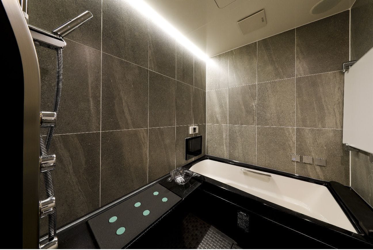 1F Bath with Slot Machine