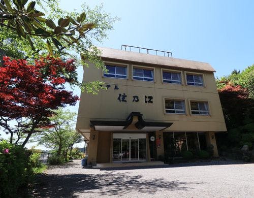 【#外観】木々に囲まれた高台に位置