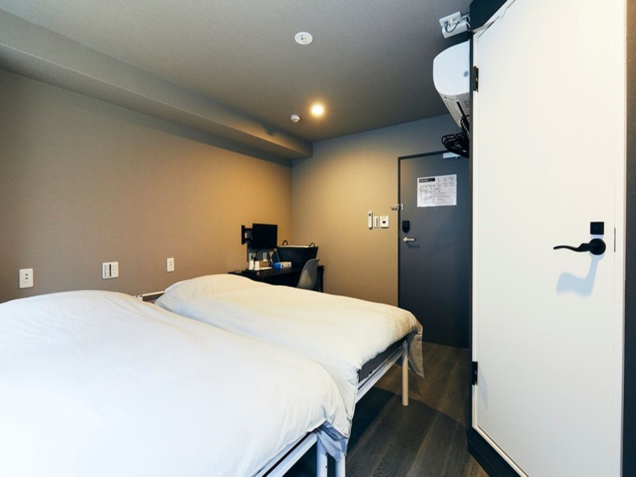 HOTEL PIVOT
