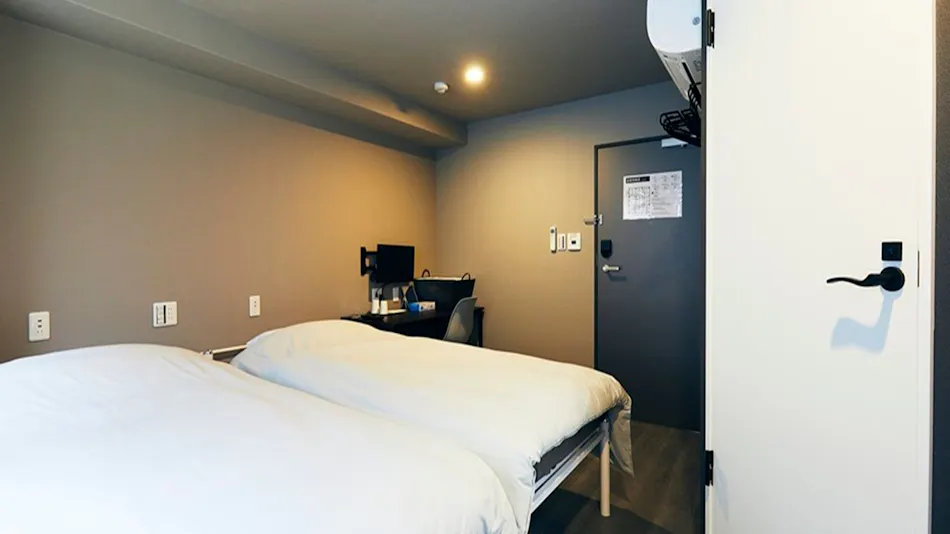 HOTEL PIVOT